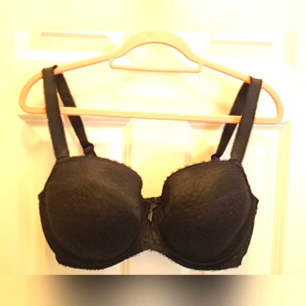GORGEOUS black lace BRA like new SIZE 36G adjustable straps 2 hook closure